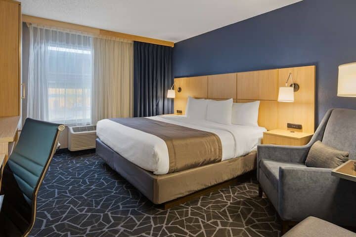 Room 10 of 29